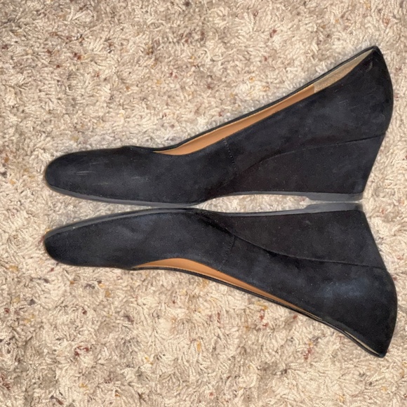EUC Talbots Black Suede Round Closed Toe Wedge Size 8 - Picture 4 of 8